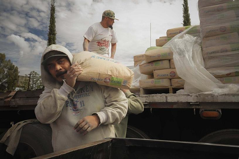 BENEFICIAN CON CEMENTO A HABITANTES DE MONTE ESCOBEDO 