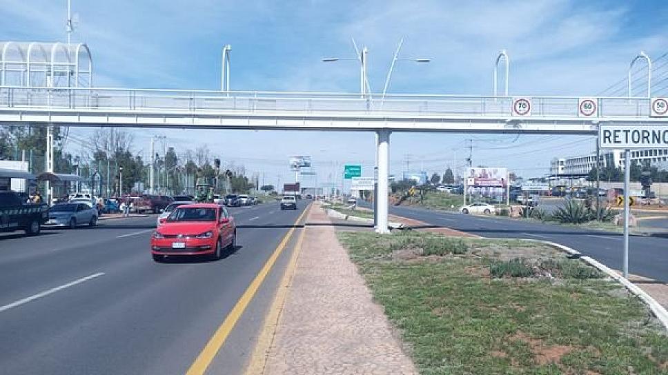 BLOQUEAN CAMPESINOS CALZADA HÉROES DE CHAPULTEPEC; EXIGEN ENTREGA DE SEMILLLA 