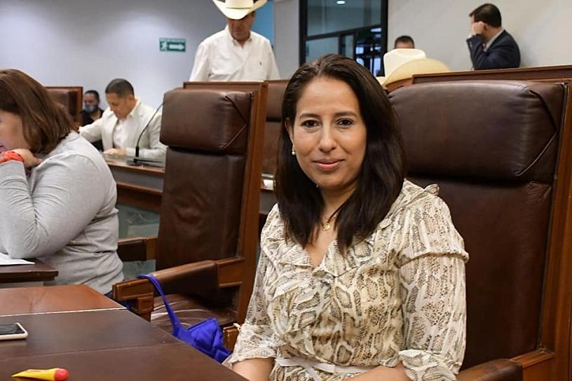 “BLOQUE OFICIAL MUESTRA SU IGNORANCIA ANTE LAS LEYES”: GABRIELA BASURTO ANTE INTENTONA DE MORENA DE RETENER SALARIOS DE TRABAJADORES DEL CONGRESO 