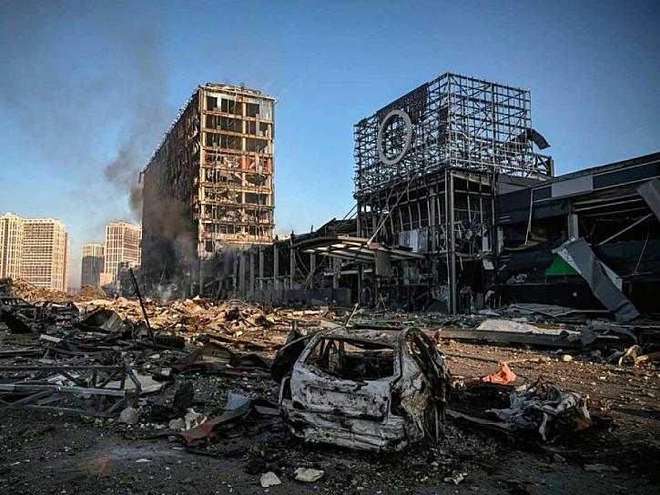 DEJA AL MENOS 8 MUERTOS BOMBARDEO DE CENTRO COMERCIAL EN KIEV