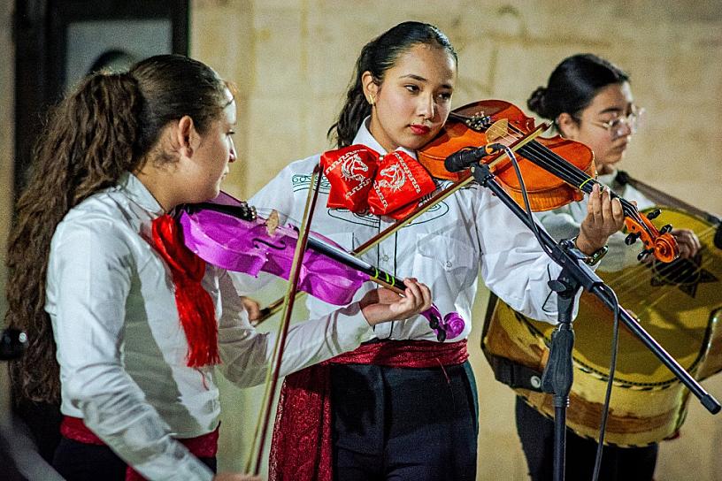 BRILLA EL TALENTO LORETENSE CON LOS AMIGOS DEL SON 