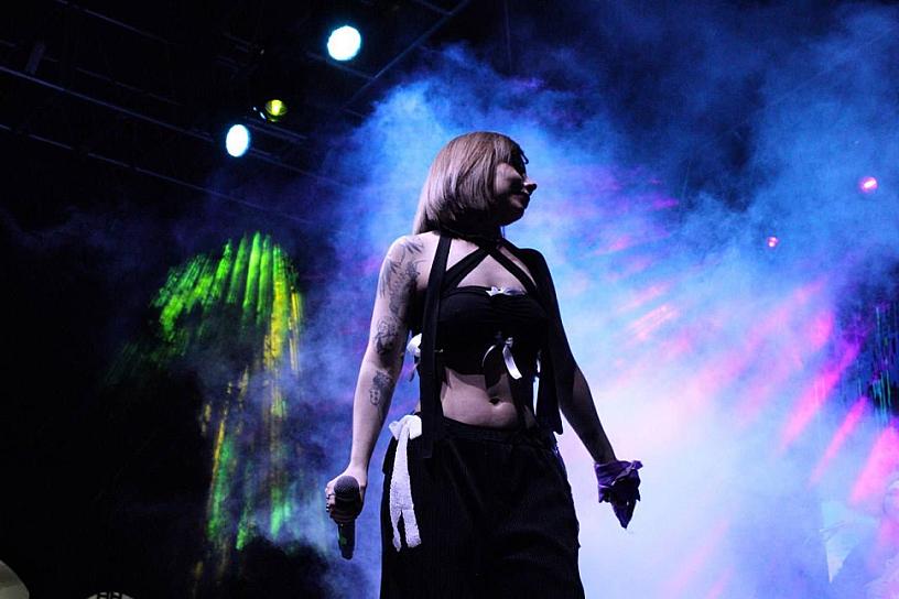 BRILLA SAMANTHA BARRÓN EN SU CONCIERTO POR EL DÍA DE LA MUJER 