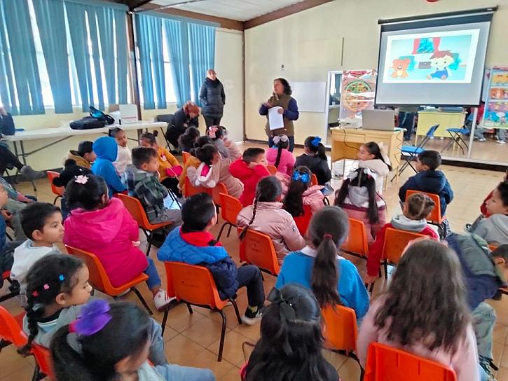 Brindan sesiones educativas sobre alimentación saludable a niños de Miguel Auza