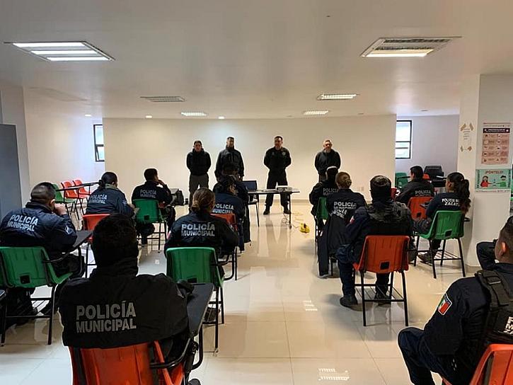 BRINDAN TALLER DE ACTUALIZACIÓN A POLICÍAS DE LA CAPITAL