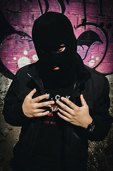 BUSCA ‘BUMKER’ MANDAR UN MENSAJE DE PAZ A TRAVÉS DE LA MÚSICA