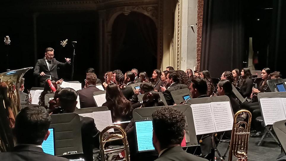 BUSCA CÉSAR ENCINA LA INNOVACIÓN DE SUS ESTUDIANTES DE MÚSICA 