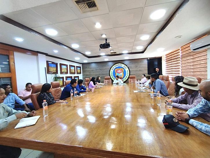BUSCAN AUTORIDADES ESTATALES Y MUNICIPALES DAR SOLUCIÓN A PROBLEMÁTICA DE OBRA EN RÍO GRANDE 