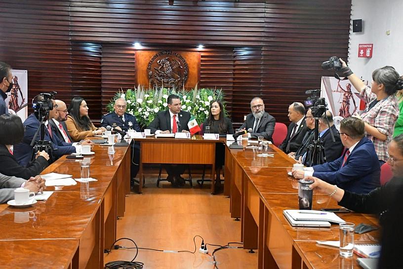 BUSCAN ELABORAR PROPUESTA LEGISLATIVA QUE ABONE A LA PACIFICACIÓN DEL ESTADO