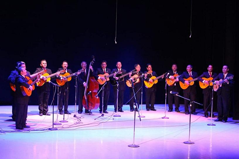 RONDALLA ZACATECAS ENAMORA A SU PÚBLICO DESDE 1980