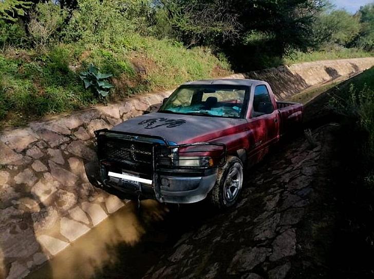 CAE CONDUCTOR A CANAL DE AGUA; NO HAY LESIONADOS