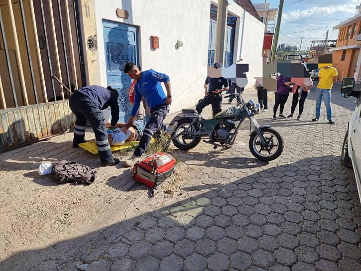 CAE DE SU MOTO POR MANEJAR EBRIO 