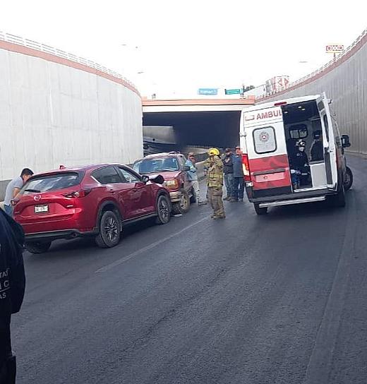 CAE MOTOCICLISTA DE SU UNIDAD; LO TRASLADAN AL HOSPITAL