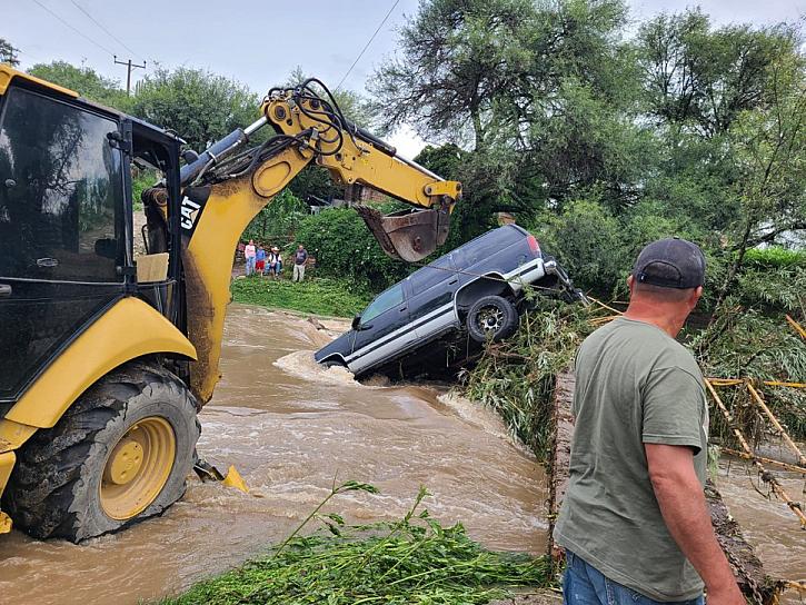 CAE TROMBA EN APULCO; CAUSA AFECTACIONES EN CASAS Y CAMINOS