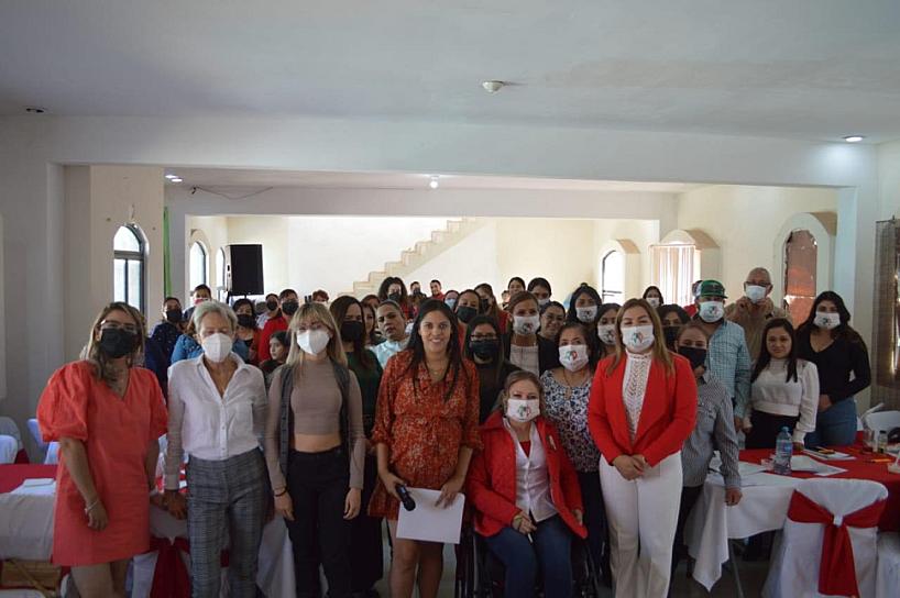 CAPACITAN A MUJERES PRIÍSTAS EN CONSTRUCCIÓN DE CAMPAÑAS POLÍTICAS&nbsp;