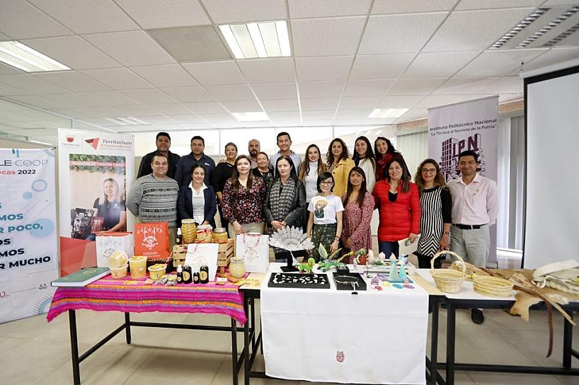CAPACITAN A 14 COLECTIVOS DE EMPRENDEDORES