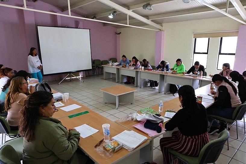 CAPACITAN A 17 ORIENTADORAS DE CENTROS DE ASISTENCIA INFANTIL COMUNITARIO