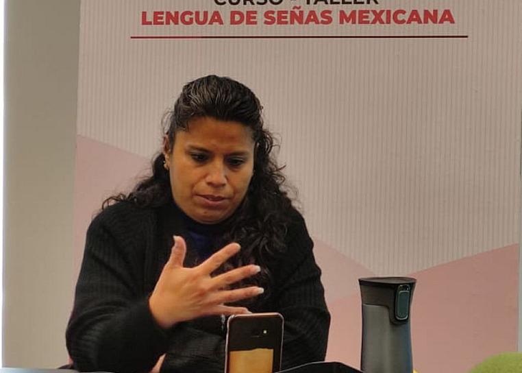 CAPACITAN A 200 PERSONAS EN LENGUA DE SEÑAS MEXICANA