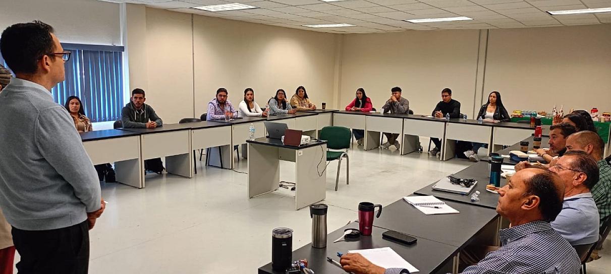 CAPACITAN A ALUMNOS Y PROFESORES DE LA UTZAC EN GEOLOGÍA