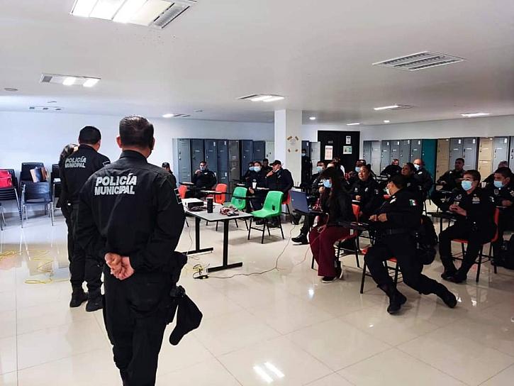 CAPACITAN A ELEMENTOS DE SEGURIDAD MUNICIPAL 