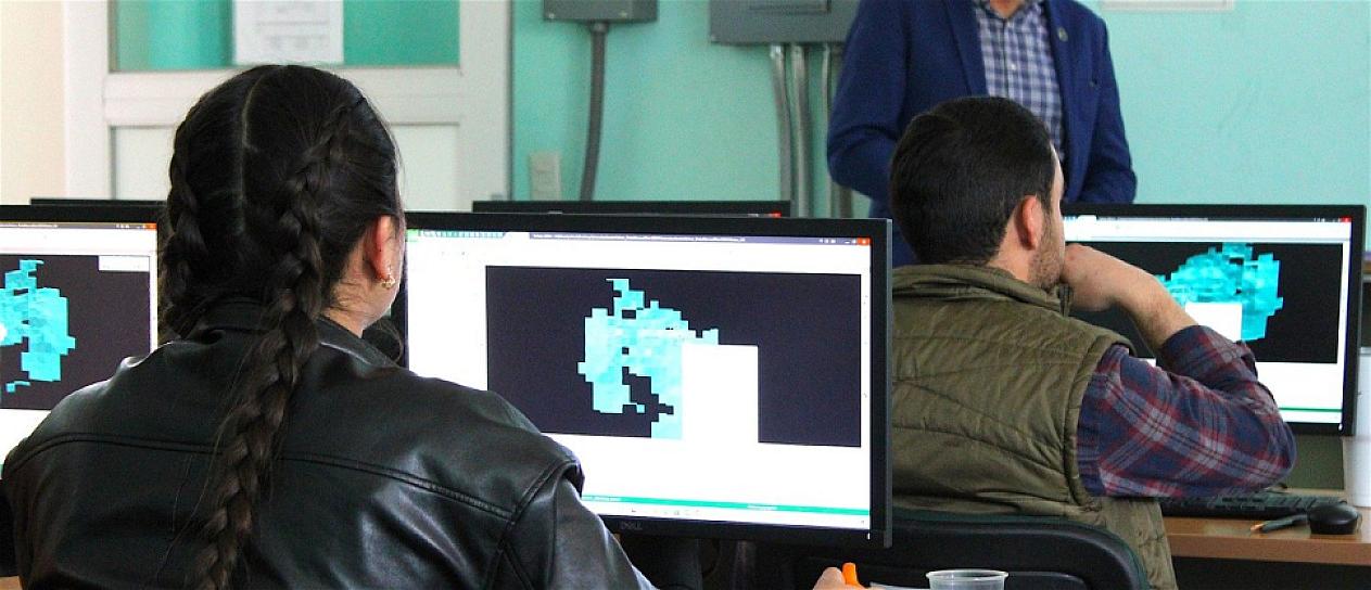CAPACITAN A ESTUDIANTES DE MINERÍA UTZAC EN SOFWARE VULCAN