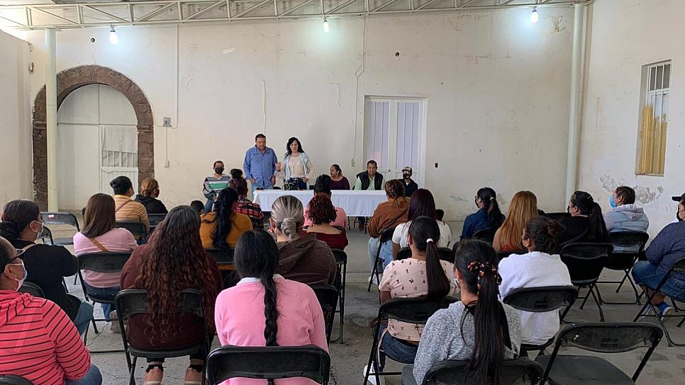 CAPACITAN A JORNALEROS PARA LABORAR EN EU 