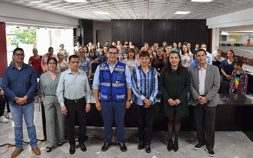 CAPACITAN A MUJERES GUADALUPENSES CONSTRUCTORAS DE PAZ 