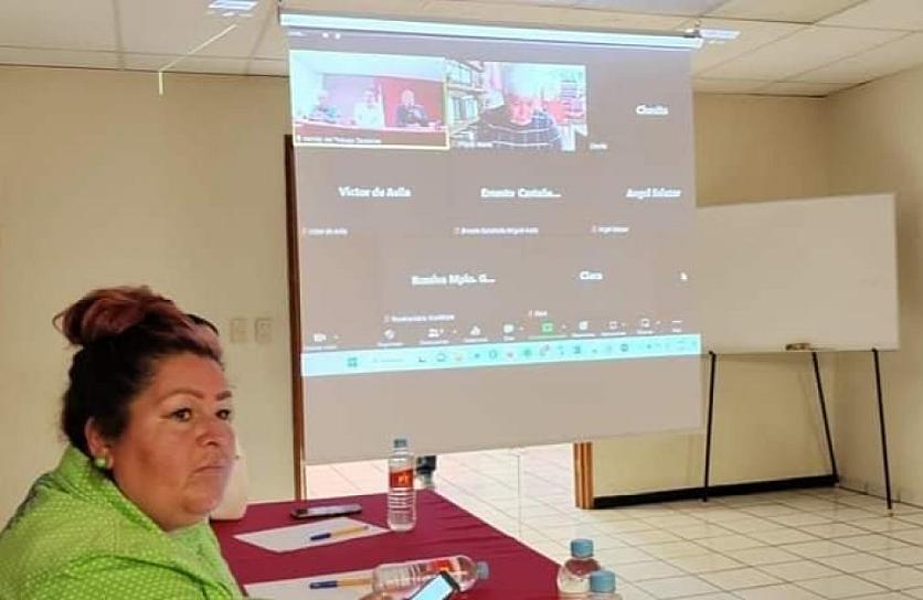 CAPACITAN A MUJRES PETISTAS EN EMPODERAMIENTO POLÍTICO 