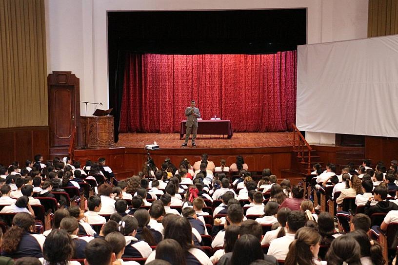 CAPACITAN A NOCHISTLENSES EN DEBERES Y DERECHOS ESTUDIANTILES