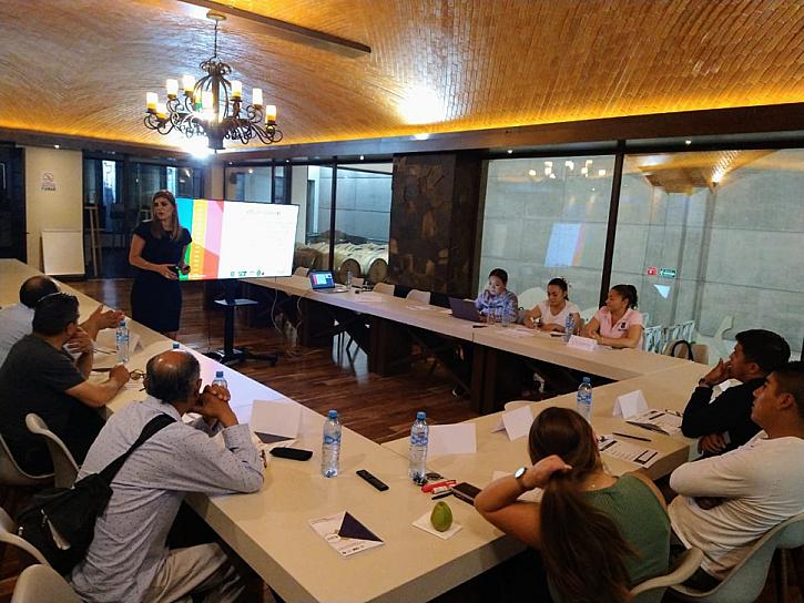 CAPACITAN A PERSONAL DE CAMPO REAL VINÍCOLA EN SERVICIO DE RESTAURANTES
