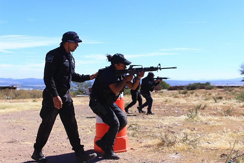 CAPACITAN A POLICÍAS MUNICIPALES DE ZACATECAS EN TIRO CON ARMA DE FUEGO