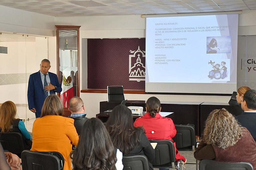 CAPACITAN A SERVIDORES PÚBLICOS DE GUADALUPE 