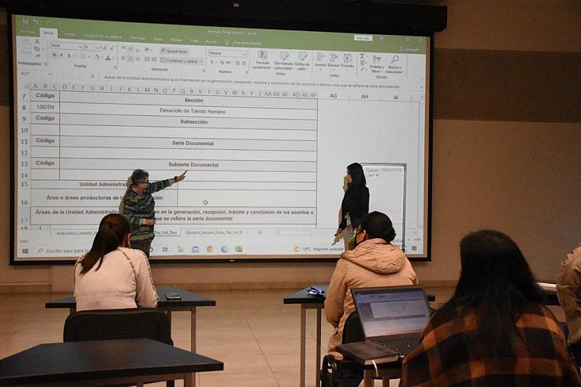 CAPACITAN A SERVIDORES PÚBLICOS EN GESTIÓN Y ADMINISTRACIÓN DOCUMENTAL