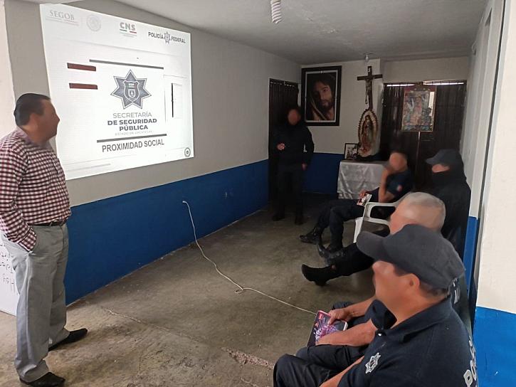 CAPACITAN INSTRUCTORES DE LA SSP A POLICÍAS DE OJOCALIENTE