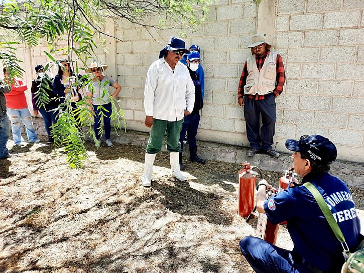 CAPACITA PC A EMPRESAS JEREZANAS EN MANEJO DE EXTINTORES 