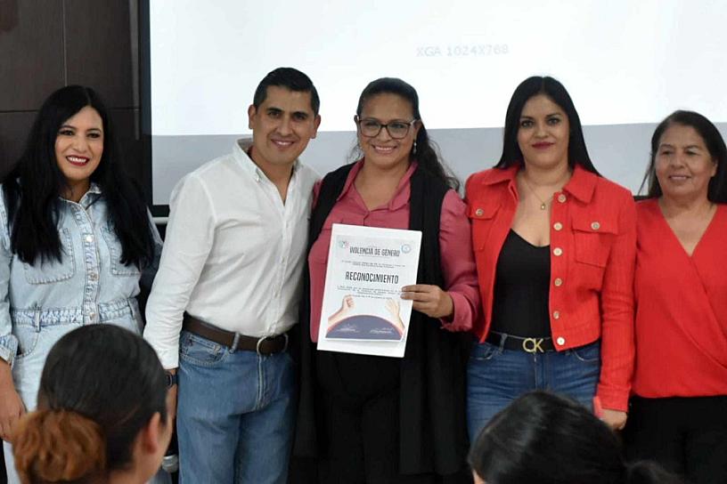 CAPACITA PRI A MUJERES  DE RÍO GRANDE SOBRE VIOLENCIA DE GÉNERO