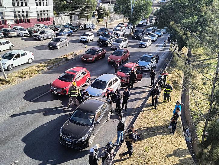 Carambola de 5 vehículos en el Eje Vial Metropolitano; 2 personas resultaron lesionadas 