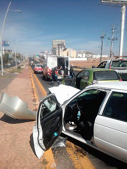   CARAMBOLA EN CALZADA HÉROES DE CHAPULTEPEC DEJA HERIDOS Y CUANTIOSOS DAÑOS MATERIALES 