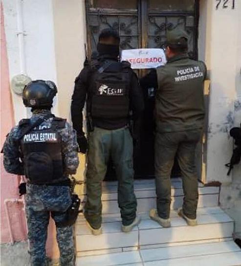 CATEAN DOMICILIO EN EL CENTRO; ASEGURAN DROGA, ARMAS Y TELÉFONOS 