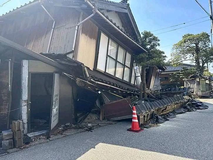 CAUSA TERROR, DESTROZOS Y ALERTA DE TSUNAMI TERREMOTO EN JAPÓN 
