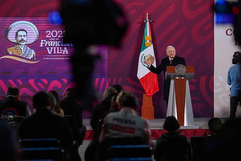 CELEBRA AMLO QUE INE NO HAYA PROHIBIDO “MAÑANERAS”