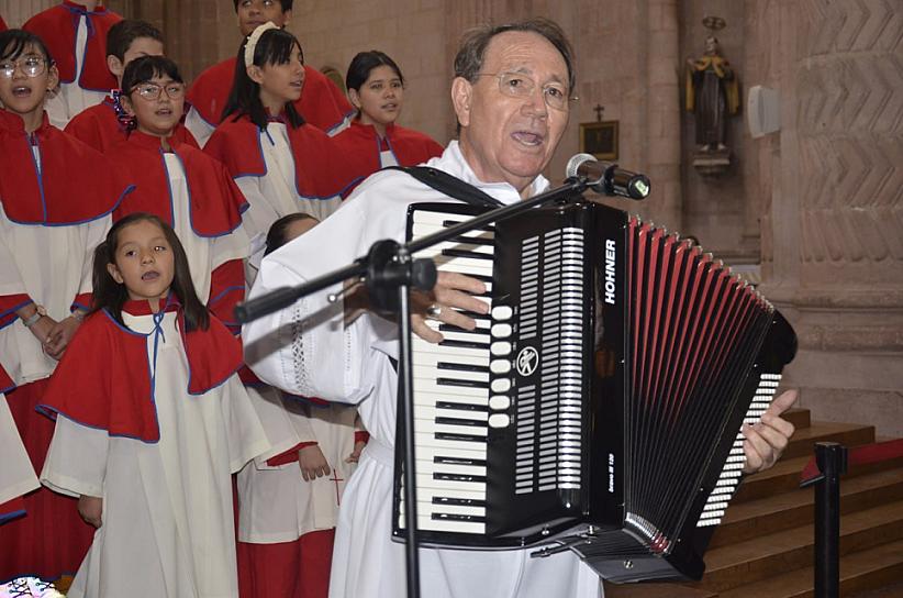 CELEBRA EL OBISPO A LOS PADRES ZACATECANOS