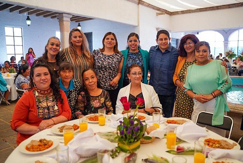 CELEBRA JORGE MIRANDA A MADRES TRABAJADORAS DE LA CAPITAL
