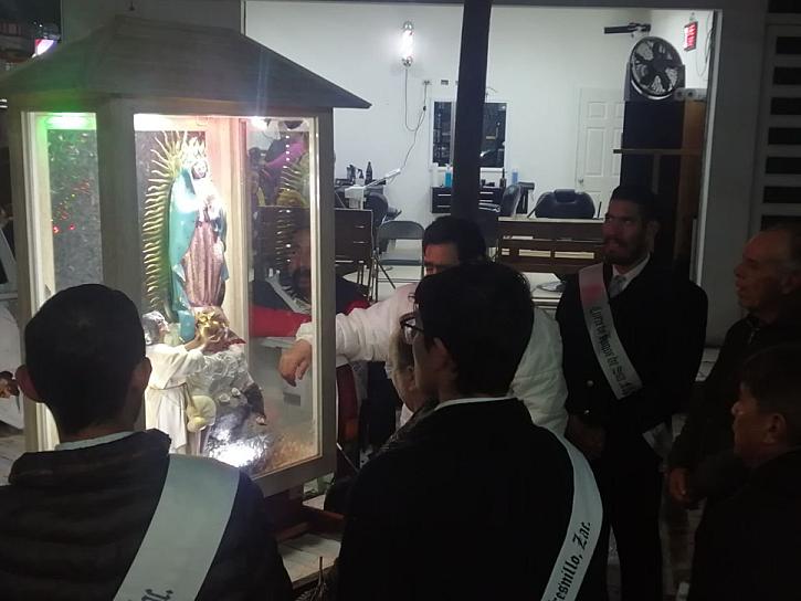 CELEBRAN BURÓCRATAS Y MEDIOS DE COMUNICACIÓN A LA VIRGEN DE GUADALUPE 