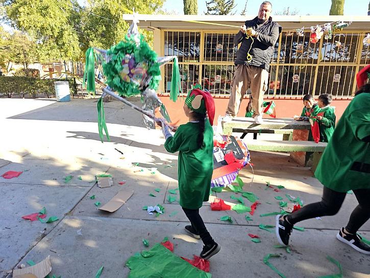 Celebran festival navideño en la primaria María R. Murillo 