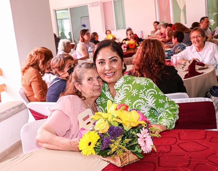   CELEBRAN XIII ANIVERSARIO DE LA ESTANCIA DE DÍA “CASA DEL ABUELO” 