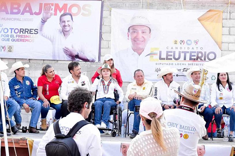 CELEBRA PRI LA VISITA DE JESÚS ZAMBRANO