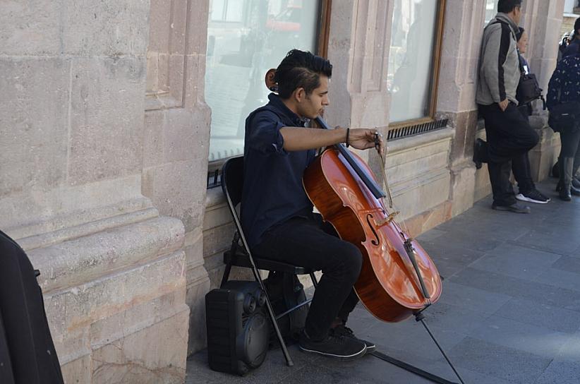 CELLISTA EN SOLITARIO