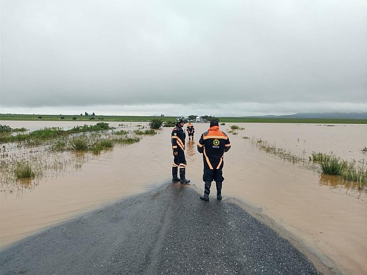 CERRADA, CARRETERA SOMBRERETE - COLONIA GONZÁLEZ ORTEGA POR FUERTES LLUVIAS 