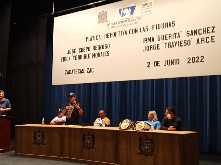 CHARLAN LEYENDAS DEL BOXEO CON JÓVENES ZACATECANOS