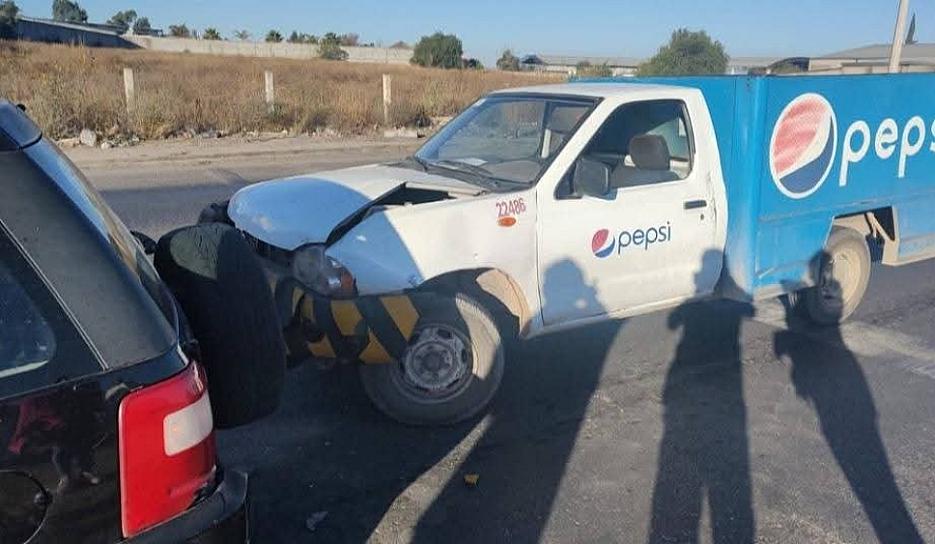 Choca camioneta refresquera a una Ecosport en Tránsito Pesado 